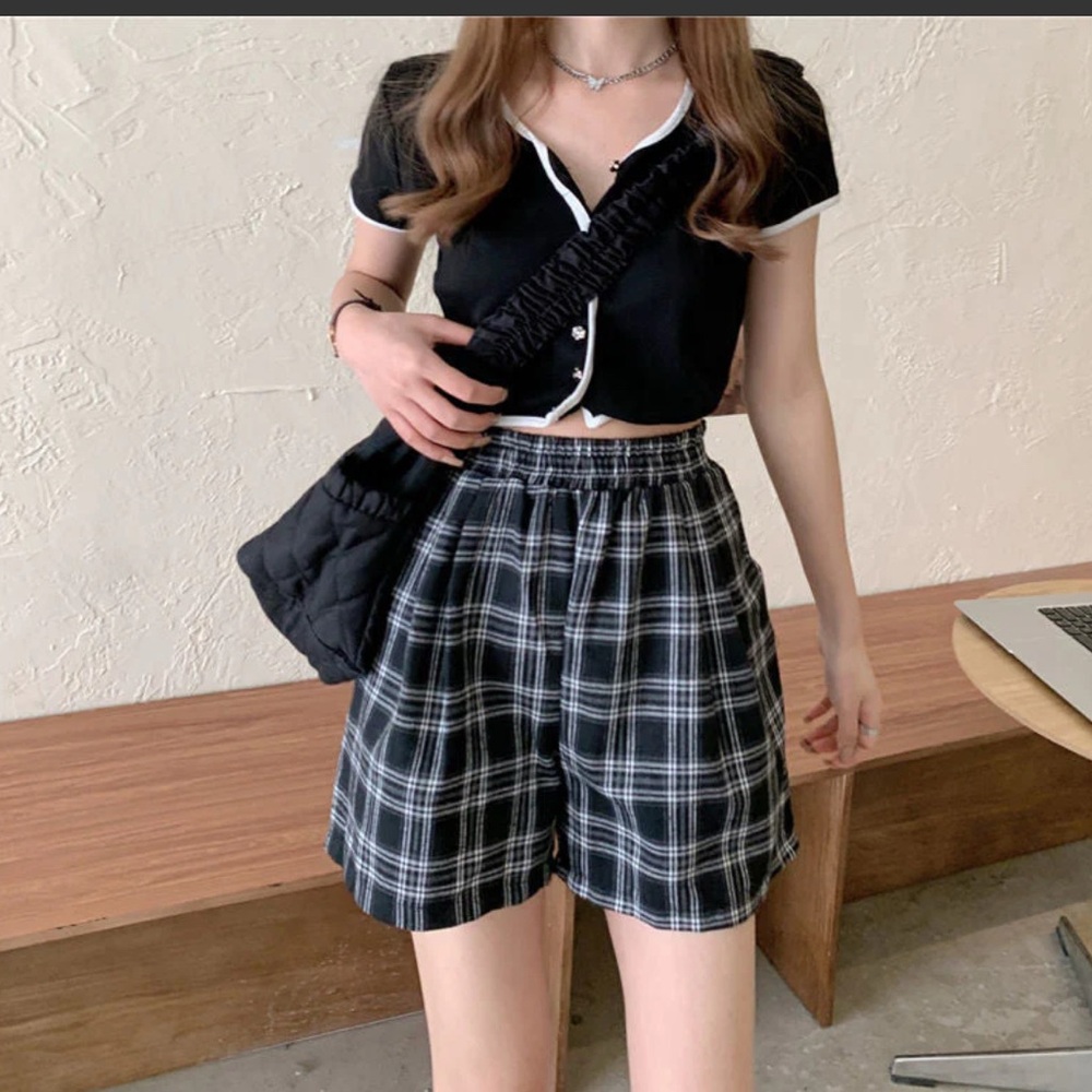 🌸Charter Club Black Plaid high waisted
Shorts size 6